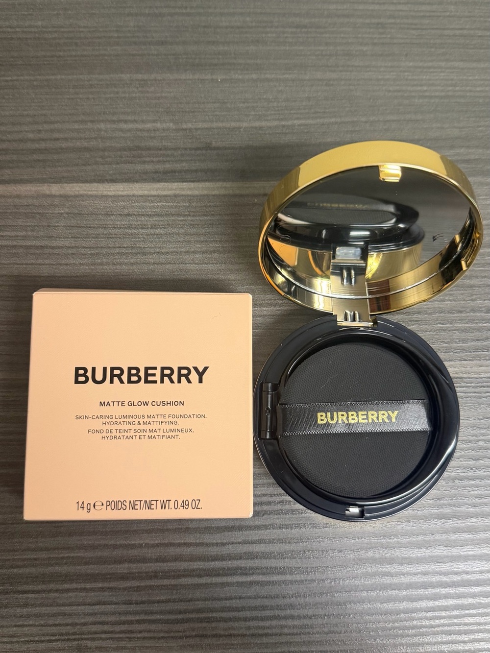 Burberry Matte Glow Cushion Compact - Black & Gold